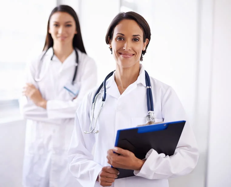Profesional de salud en ambiente clínico